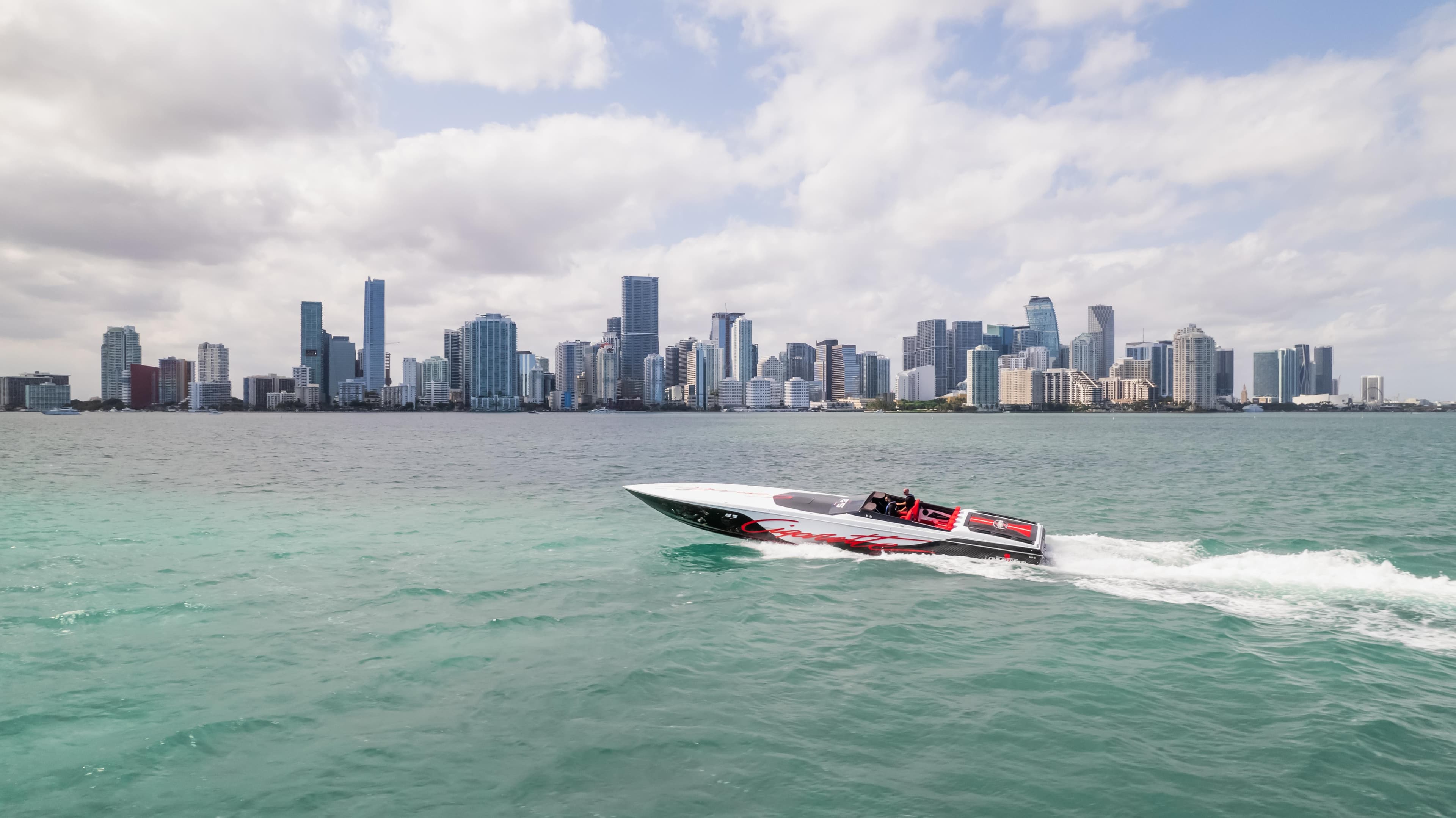 Cigarette 515 speedboat cruising near city skyline, 2022 model.