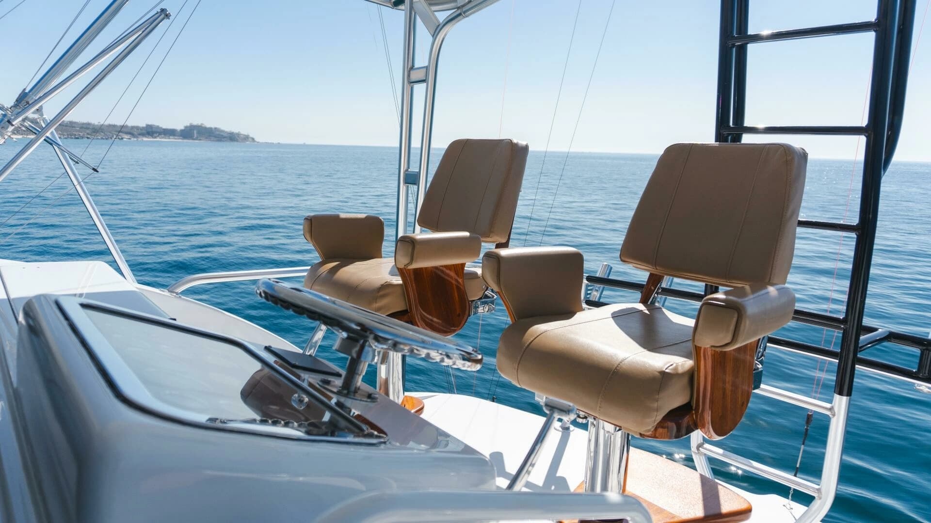 2001 Hatteras 60 Convertible - Image 46