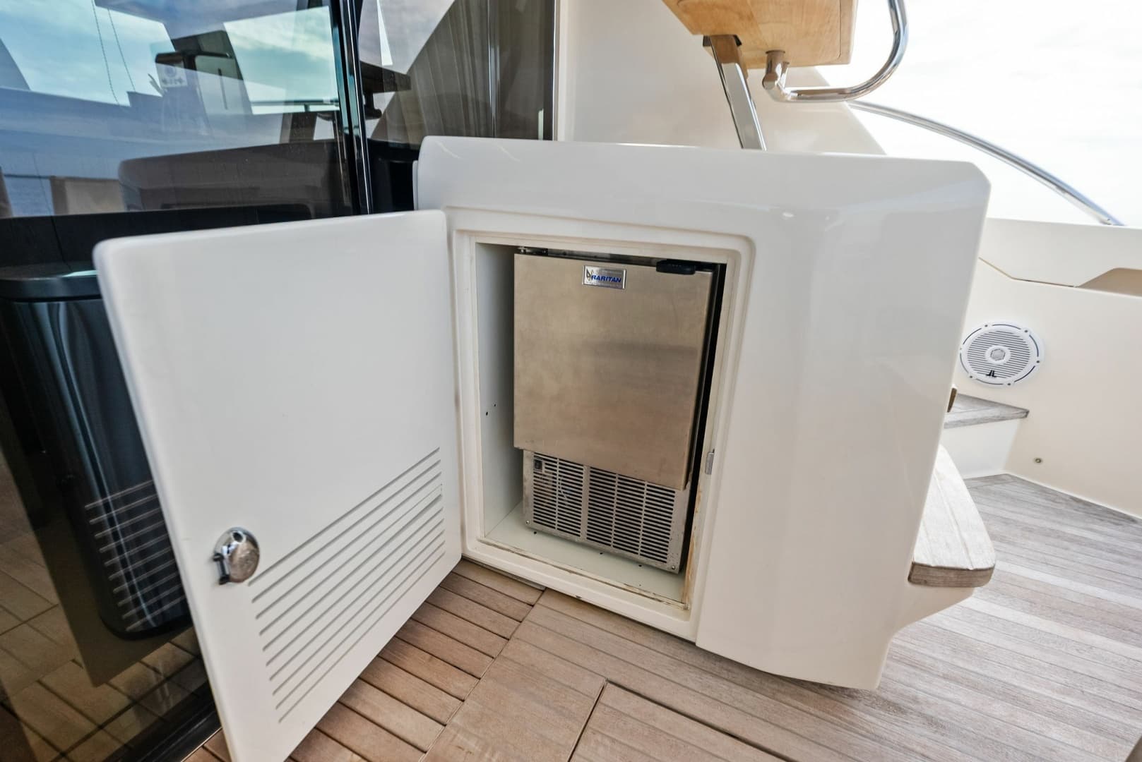 2018 Ferretti Yachts 800 - Image 18