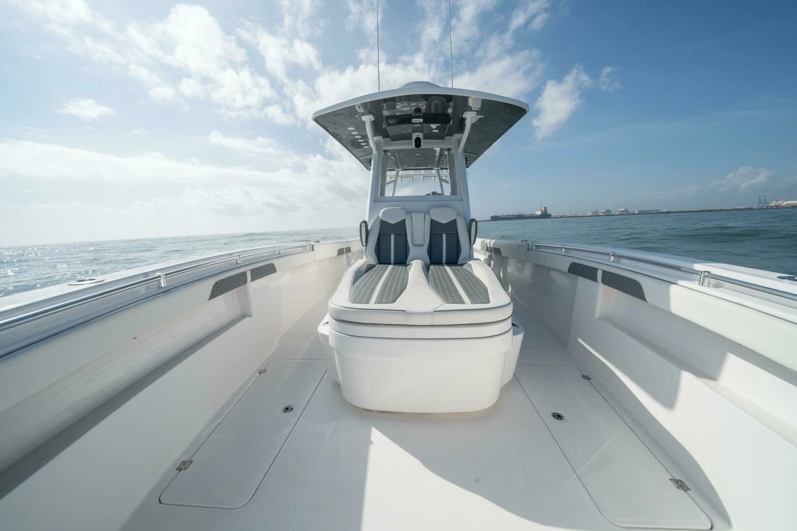 2024 Invincible 33 Catamaran - Image 12