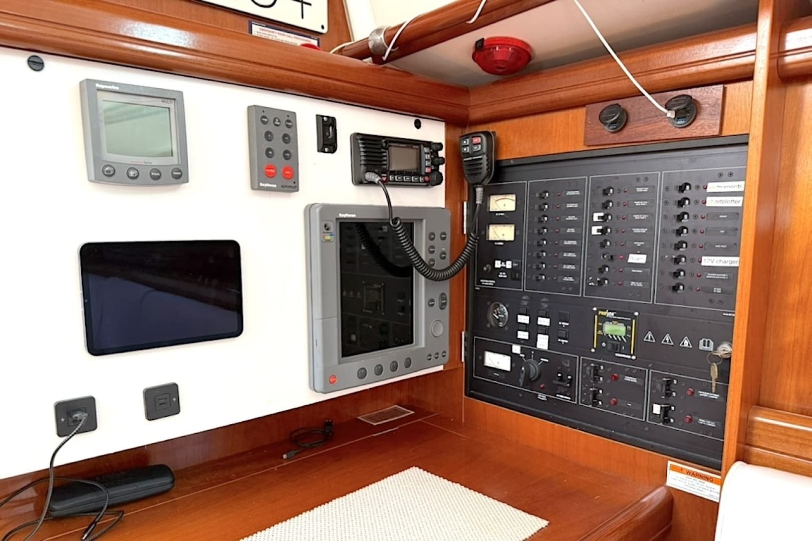 2001 Beneteau — - Image 33