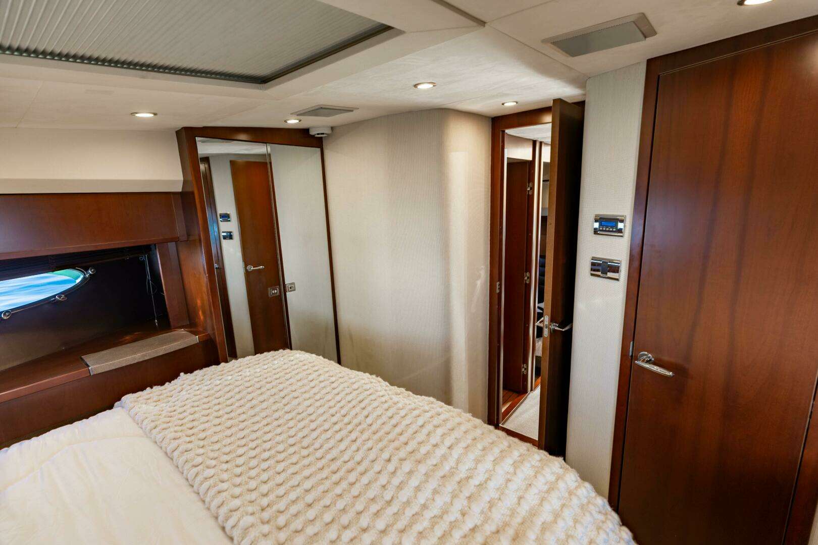 2011 Princess 64 - Image 20
