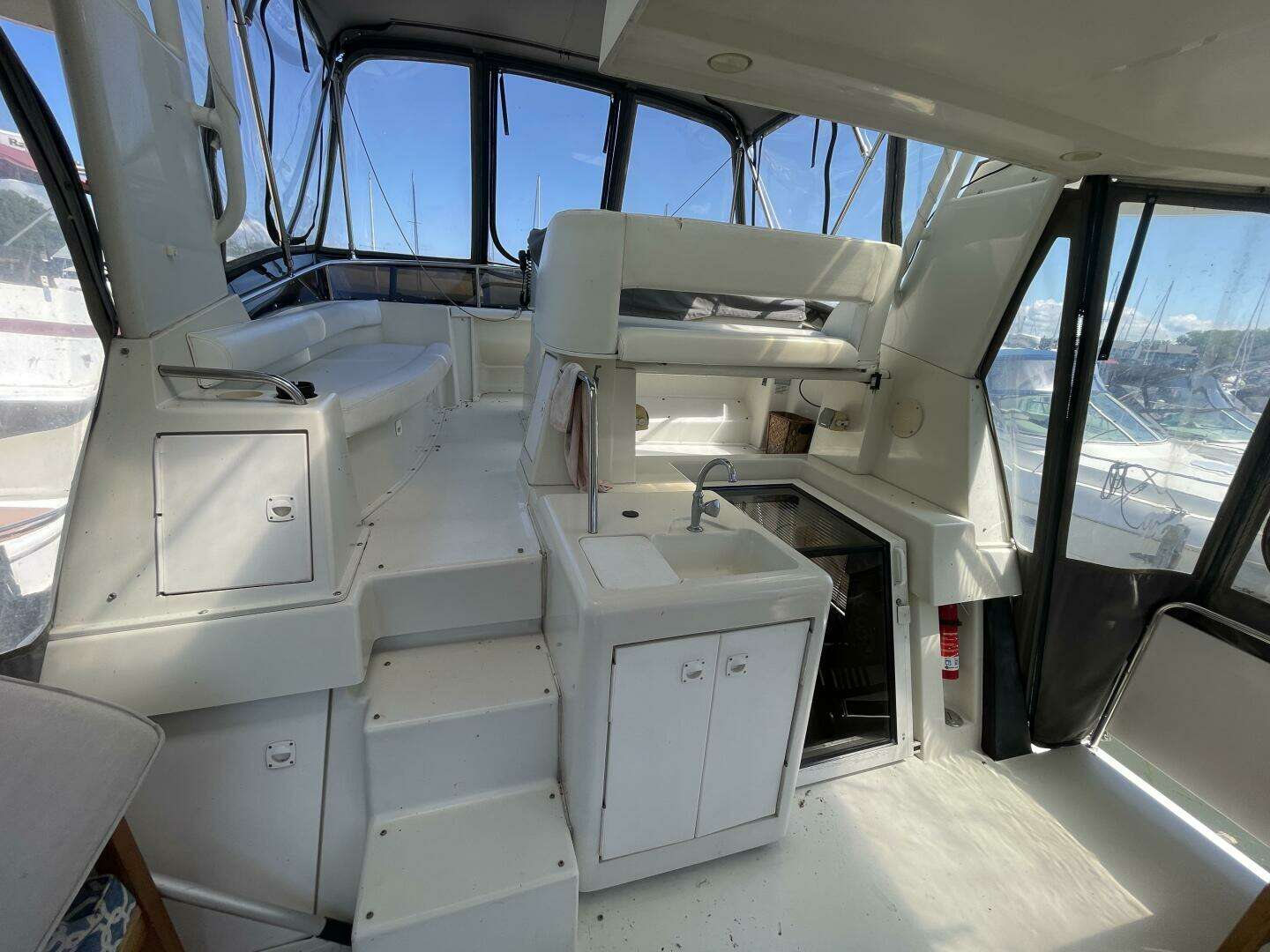 1994 Silverton 34 Motor Yacht - Image 10