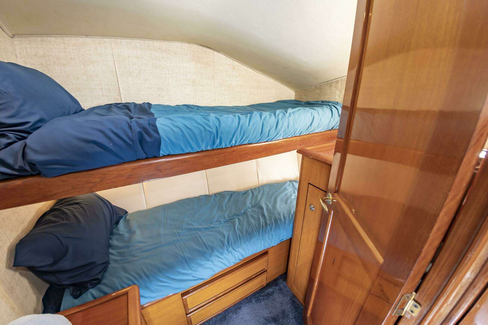 2001 Ocean Yachts 52 SUPER SPORT - Image 46