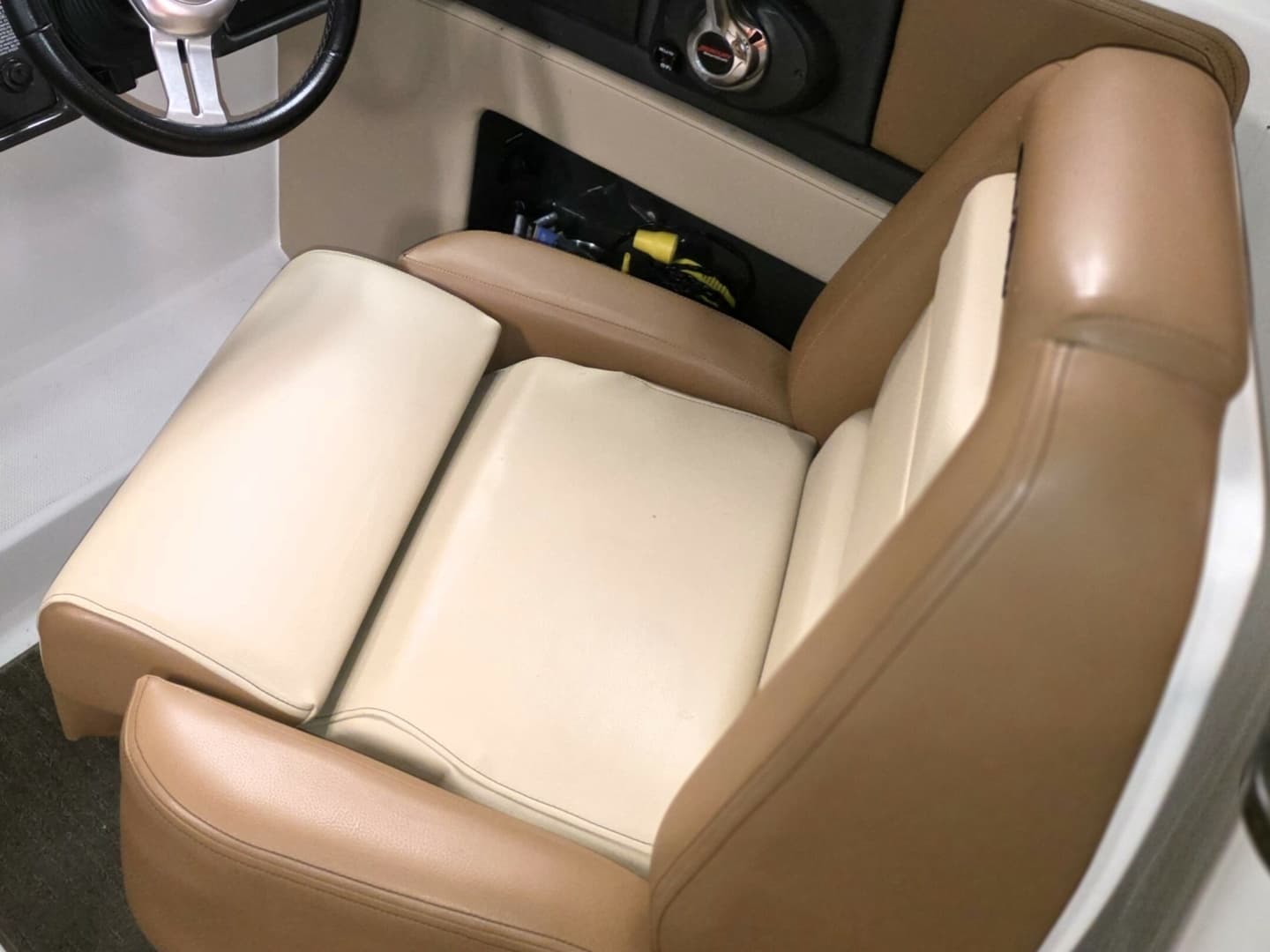 2014 Sea Ray 270 SLX - Image 12