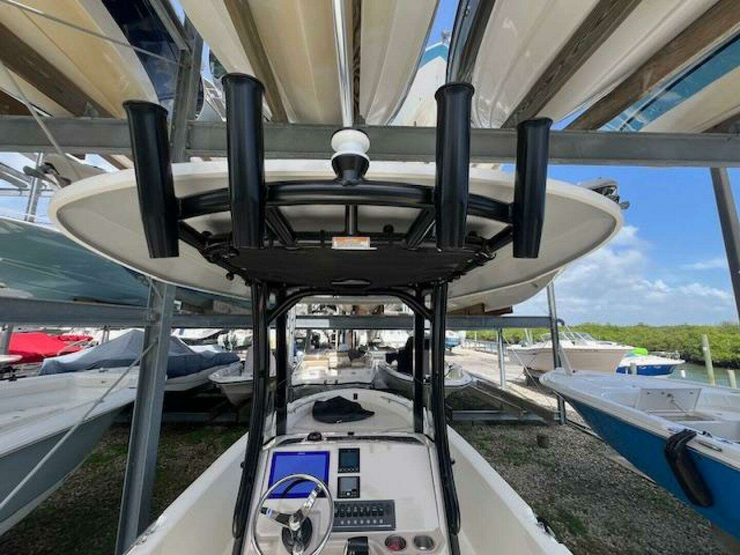 2023 Boston Whaler 250 Dauntless - Image 31