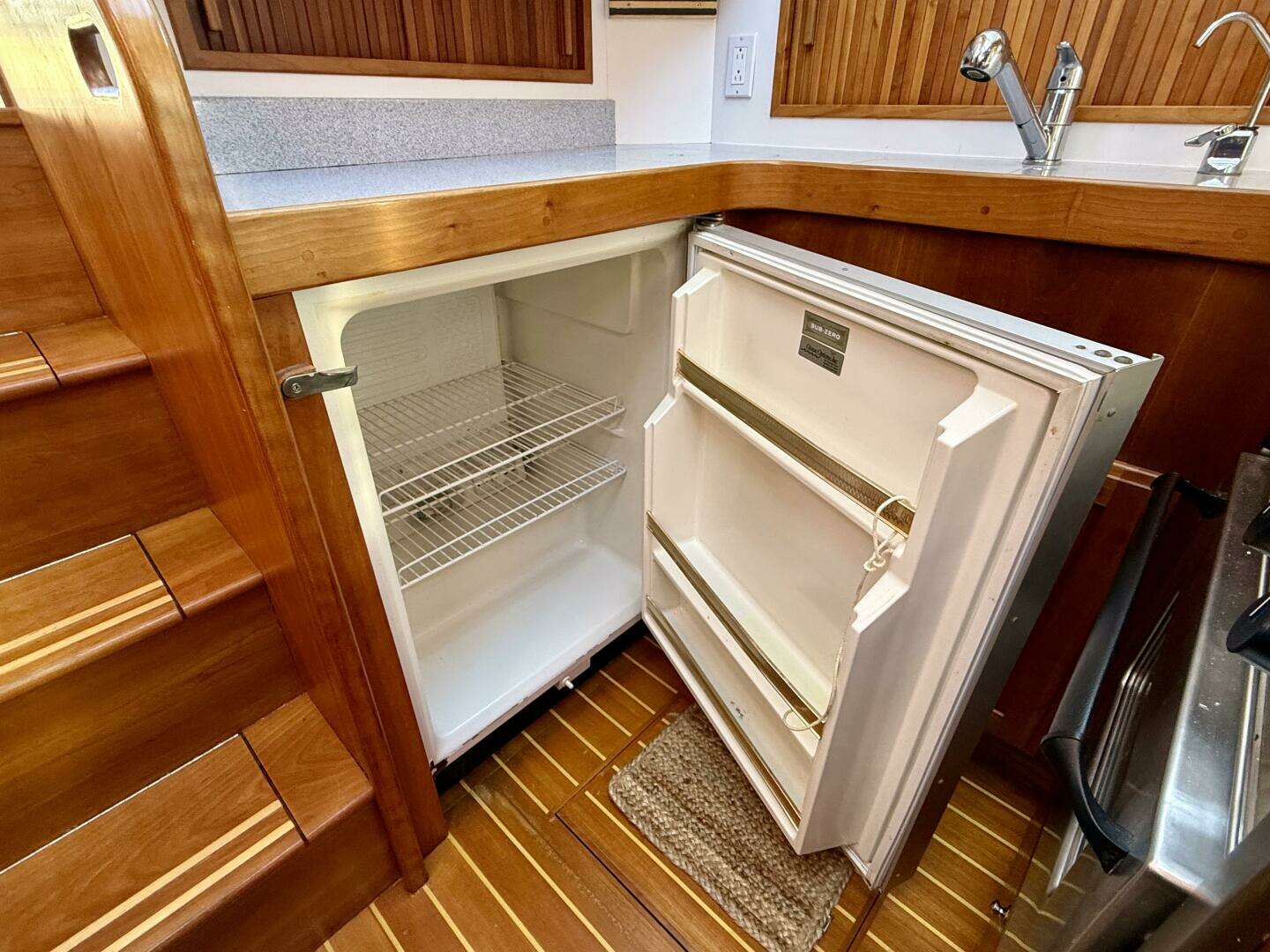 2006 Sabre 42 Sedan - Image 40