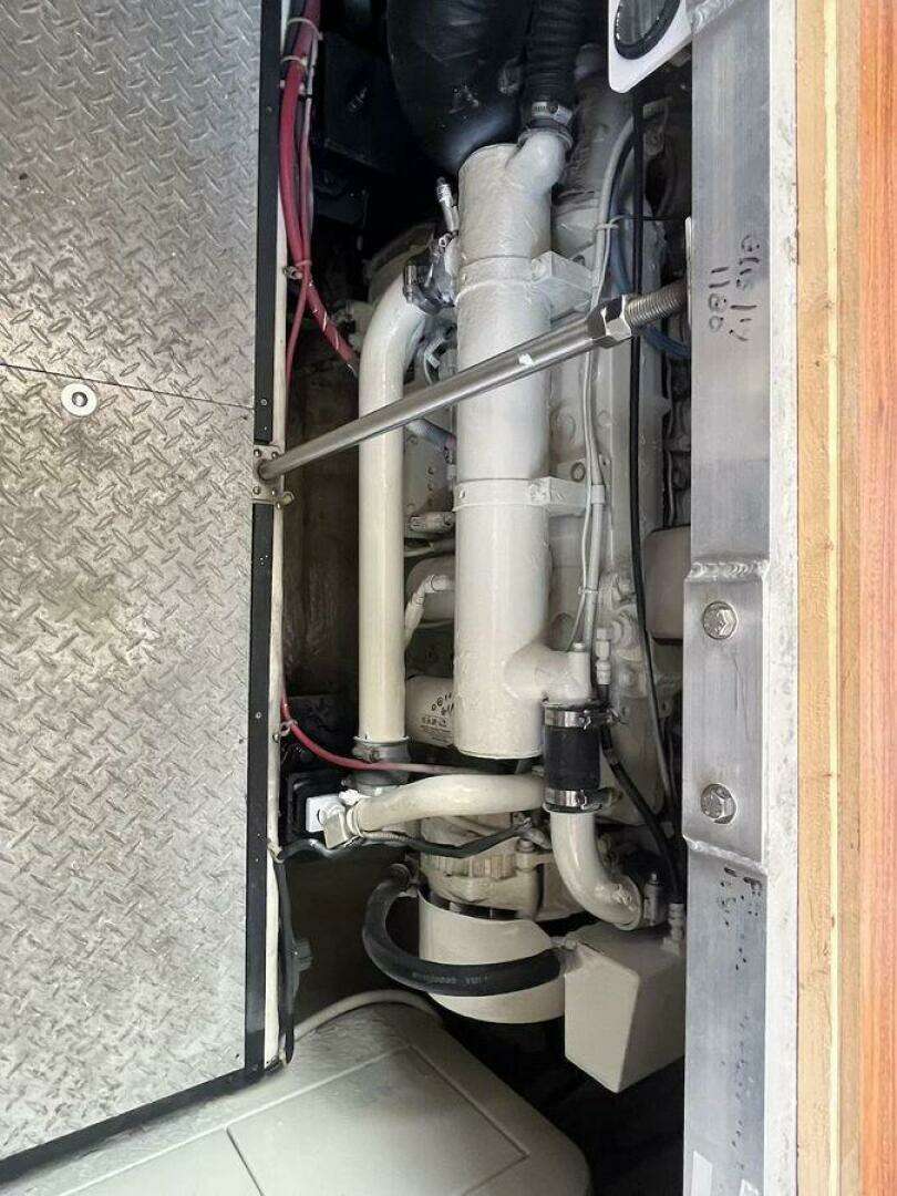 2000 Carver 396 Motor Yacht - Image 33