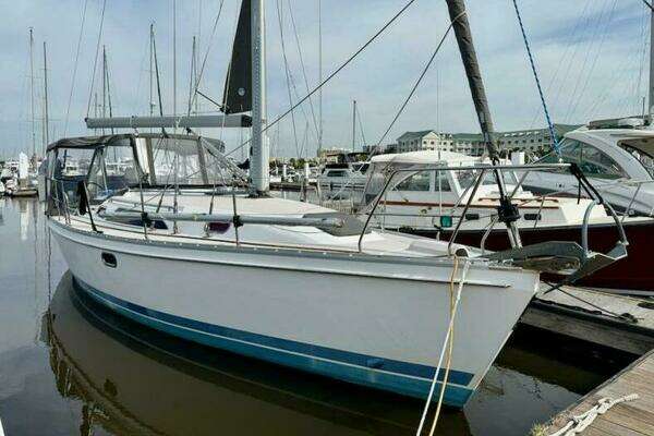 2011 Catalina 355 - Image 1