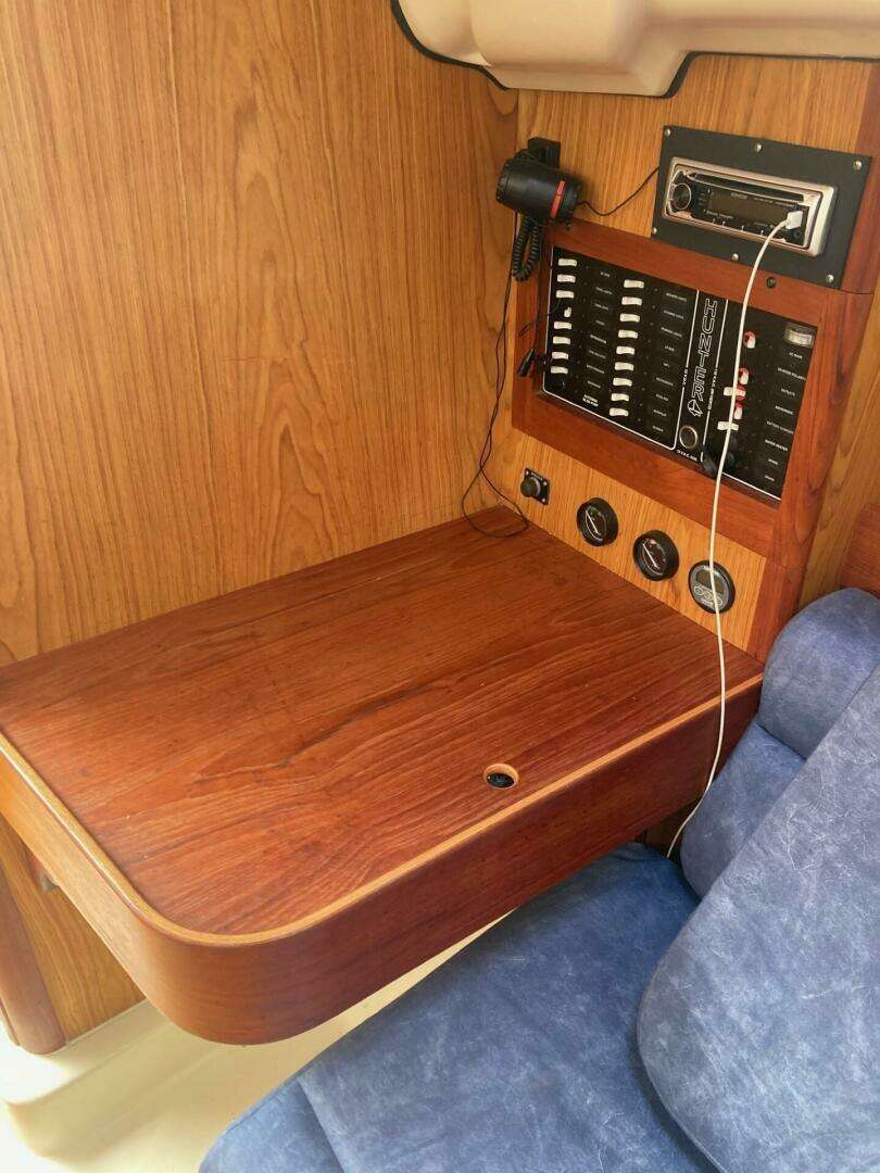 2000 Hunter 320 - Image 15