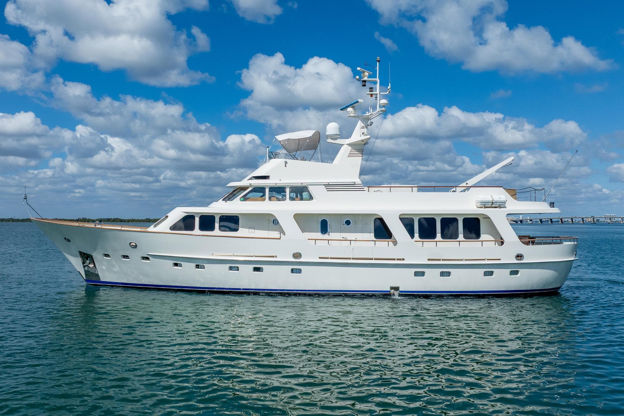 Moonen 85 Long Range Cruiser yacht, 1989 model, sailing on a sunny day.