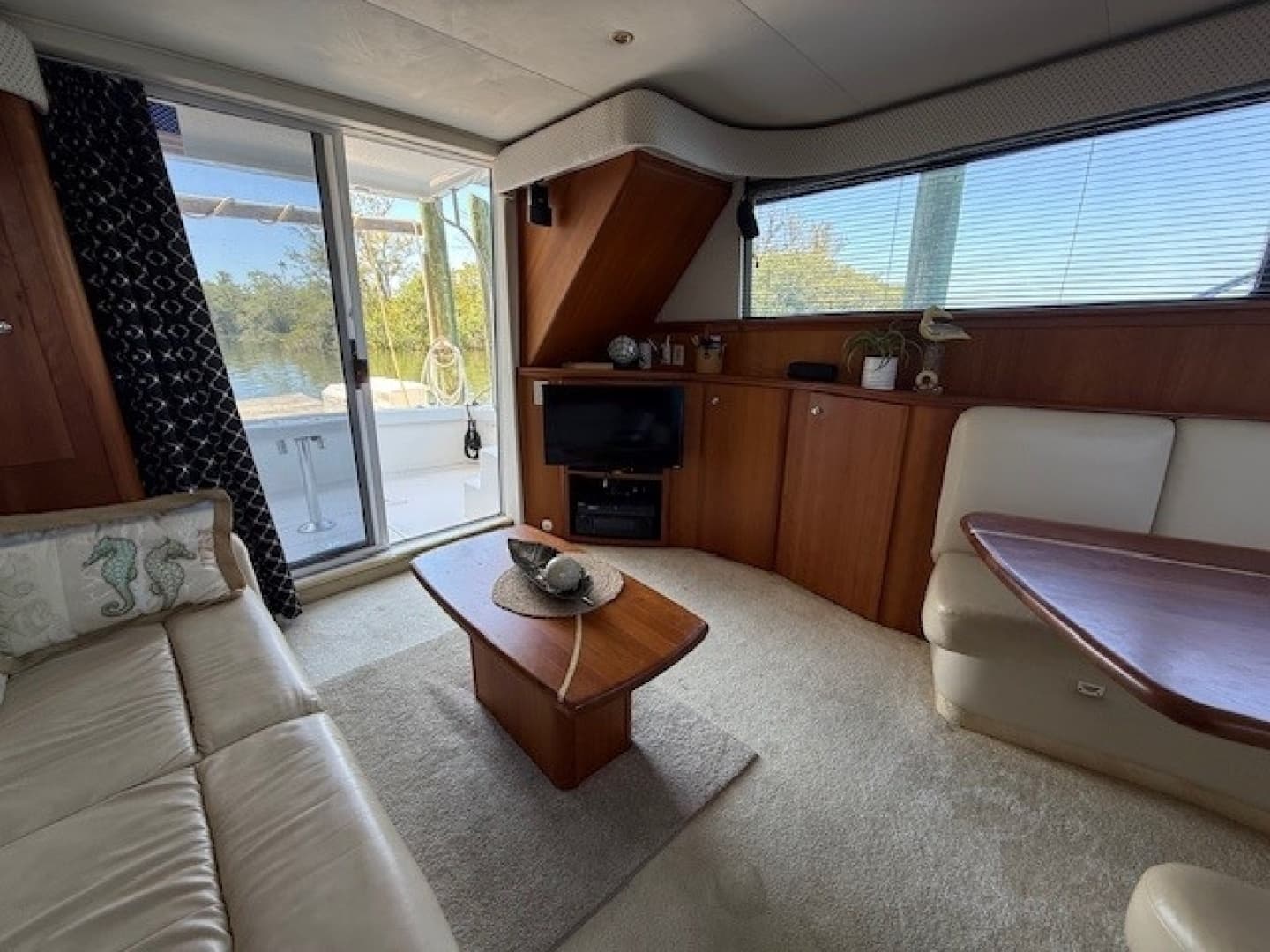 2001 Silverton 42 Convertible - Image 20