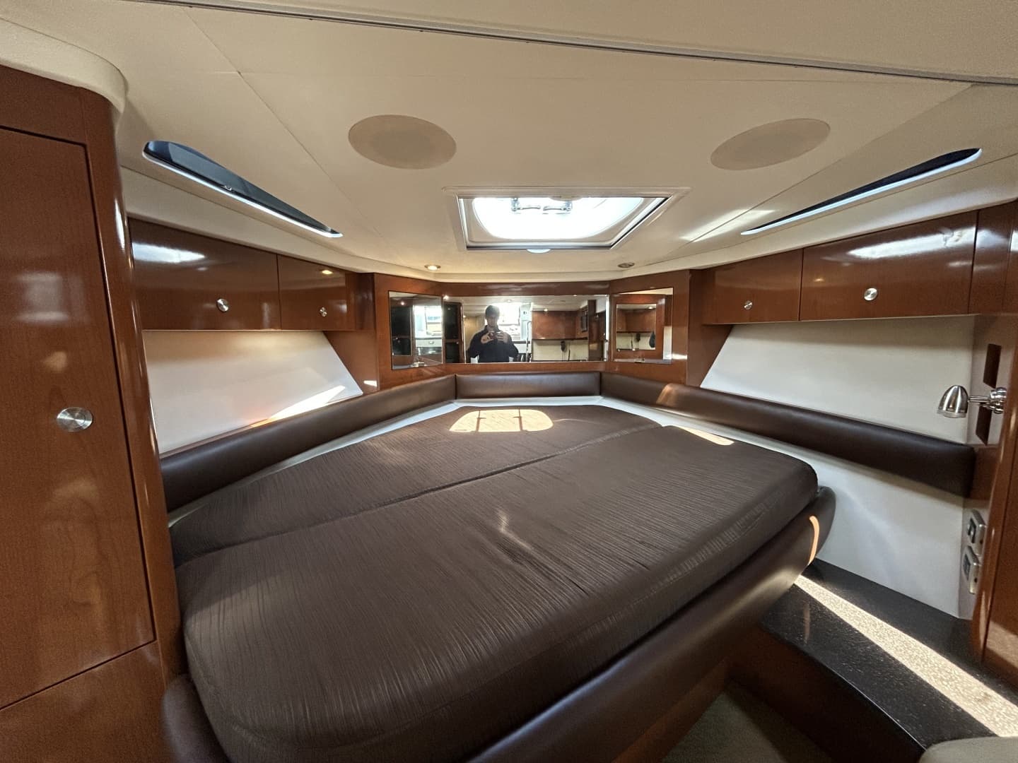 2014 Sea Ray 350 Sundancer - Image 13