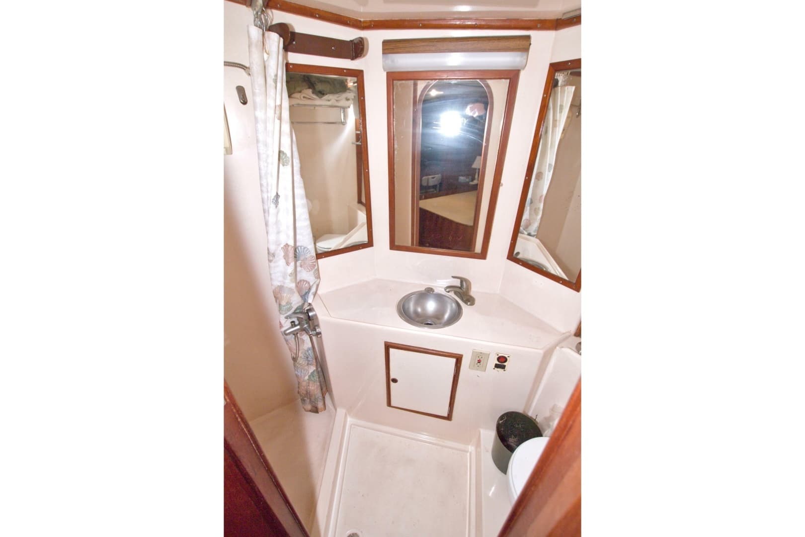1984 Present Yachts 42 Sundeck - Image 60
