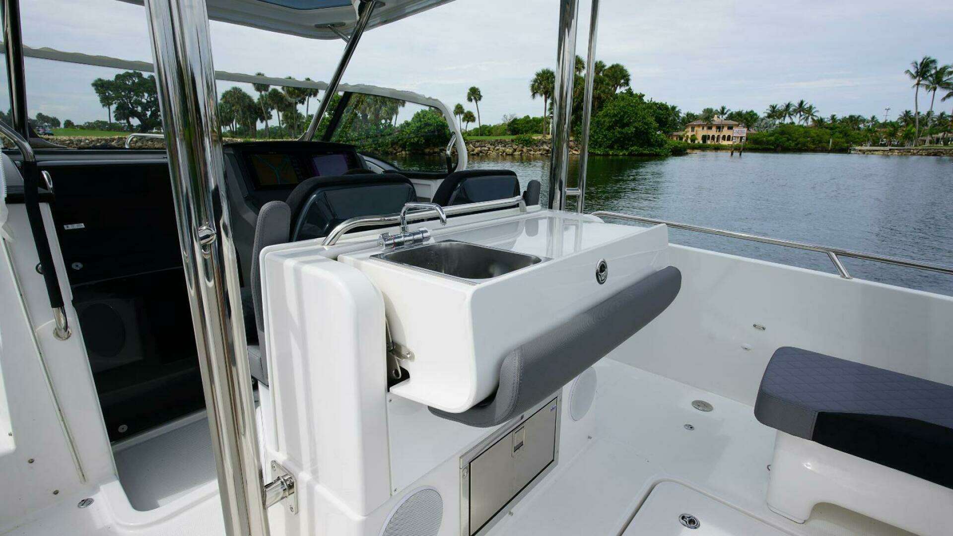 2024 Nimbus Tender 9 - Image 12