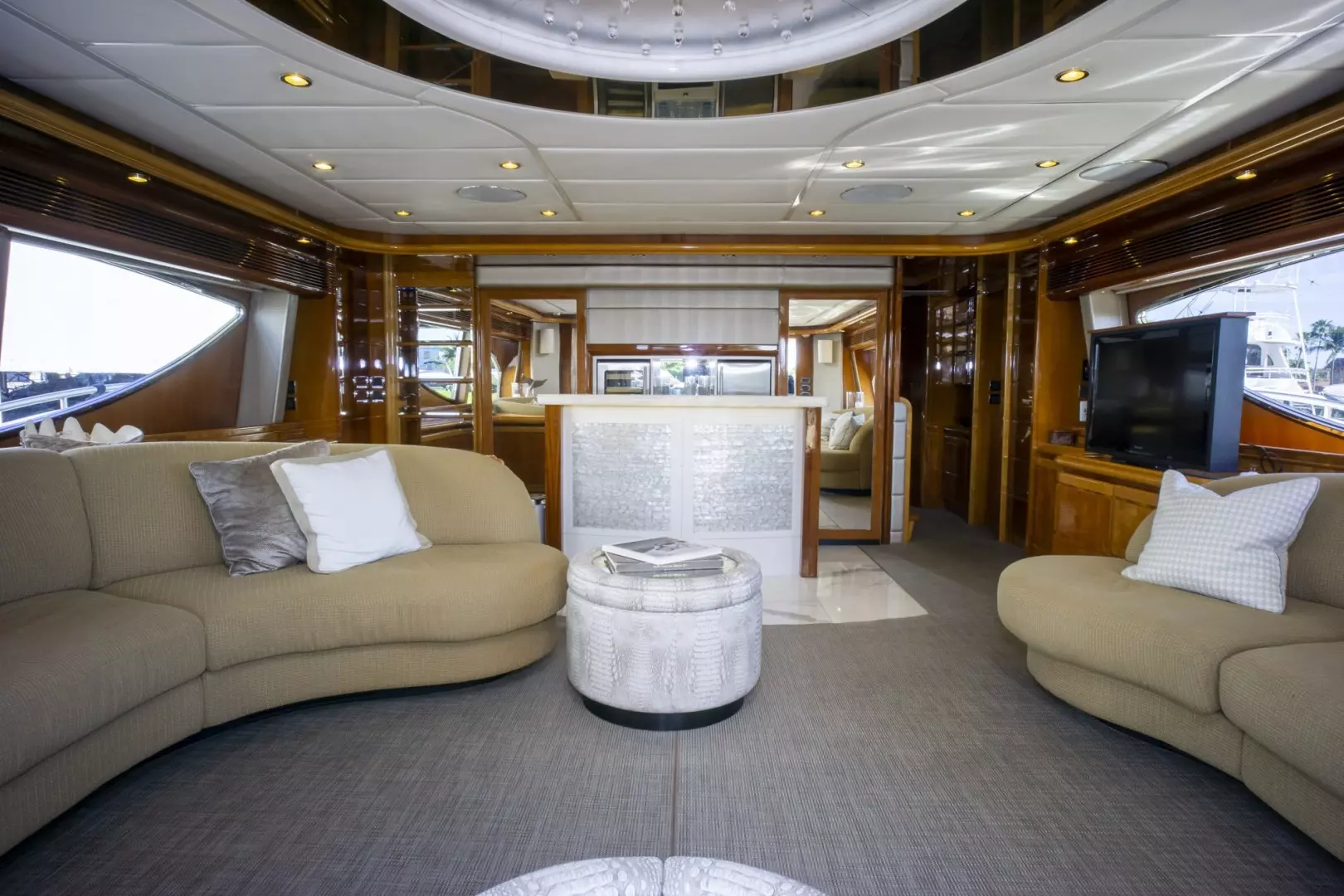 2000 Ferretti Yachts Custom Line 94 - Image 7