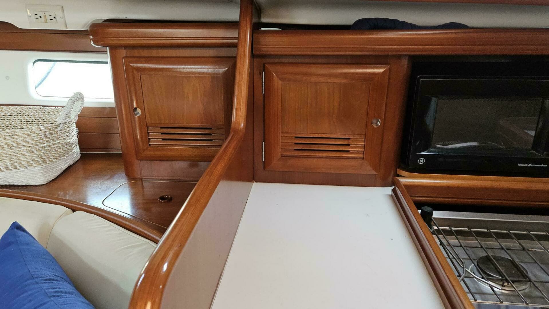 2002 Beneteau Limited Edition 411 - Image 18