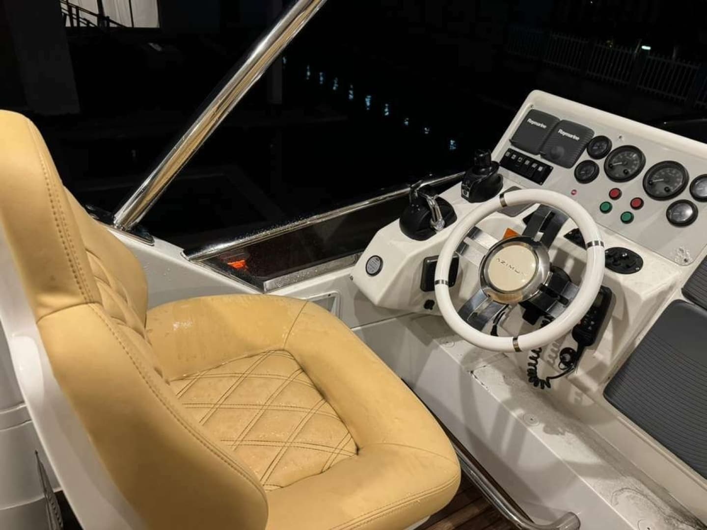 2014 Azimut 64 - Image 7