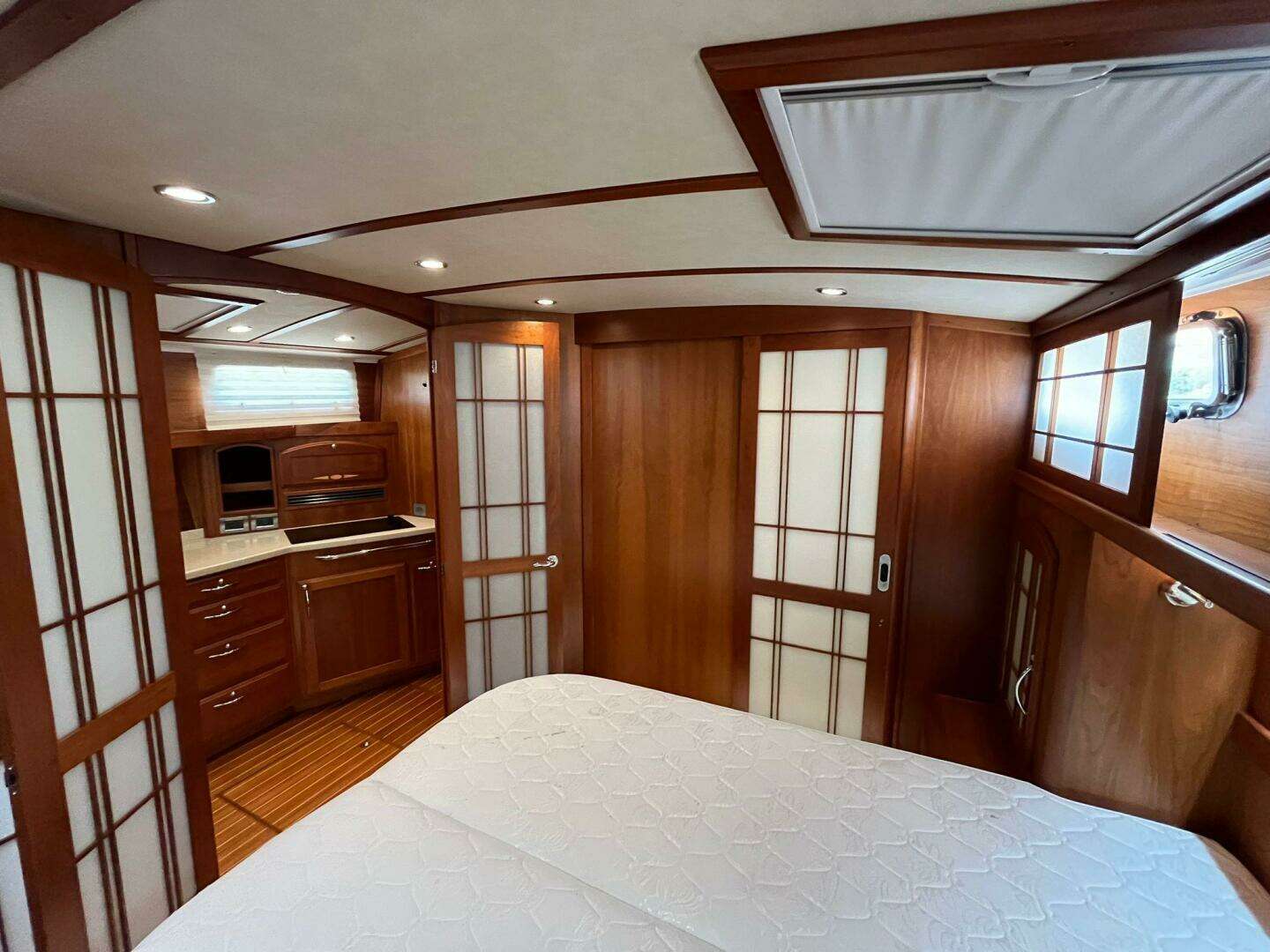 2013 Sabre 48 Salon Express - Image 55
