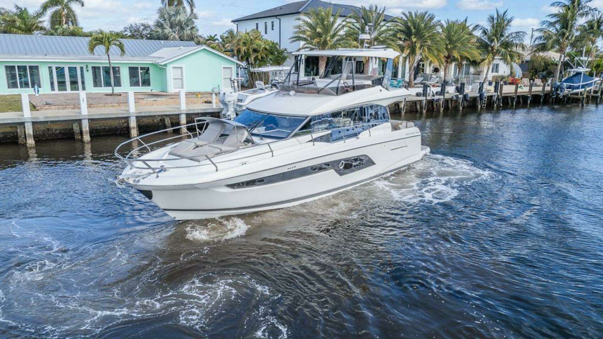 2021 Prestige 520 Flybridge - Image 4