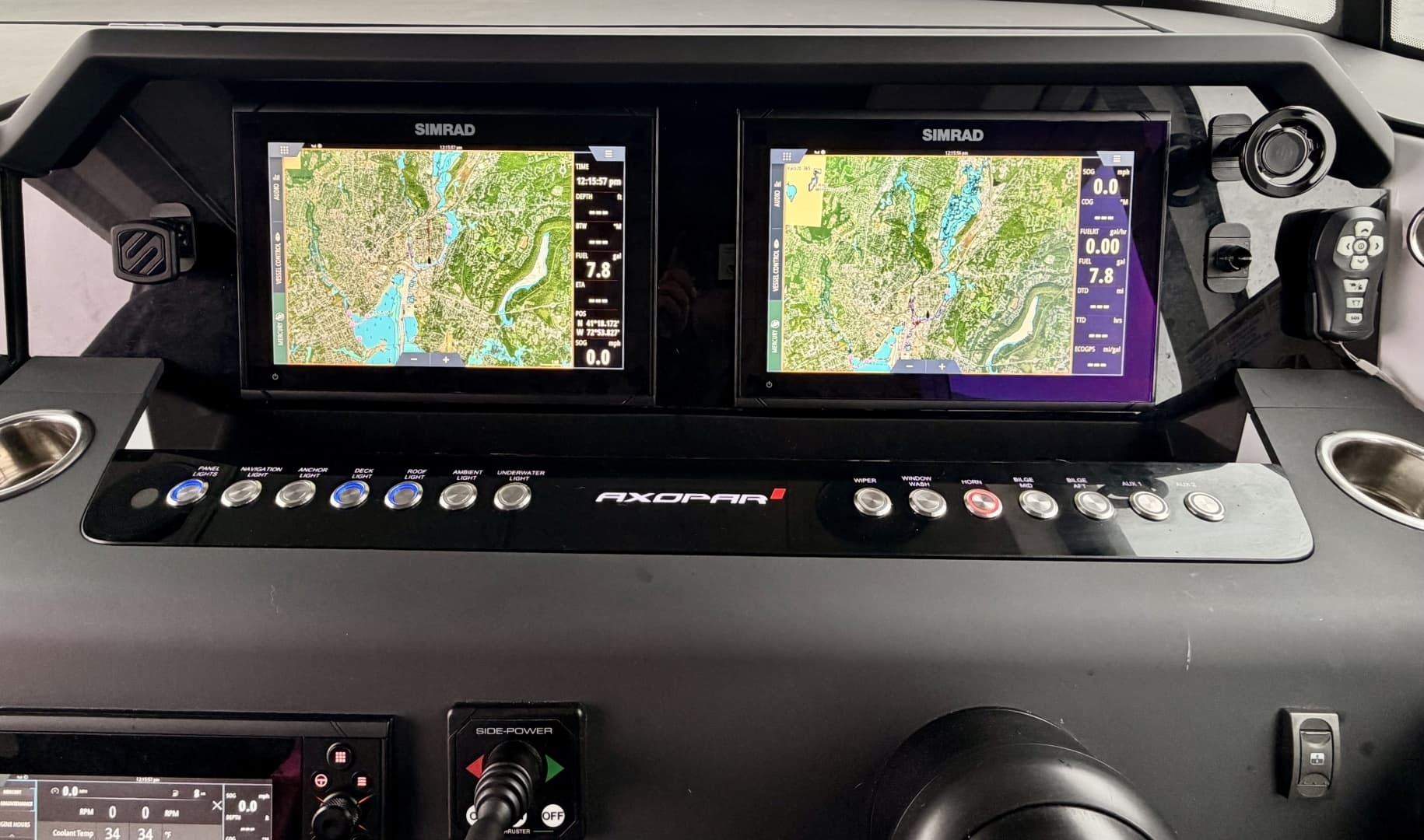 2021 Axopar 37 XC Cross Cabin - Image 10