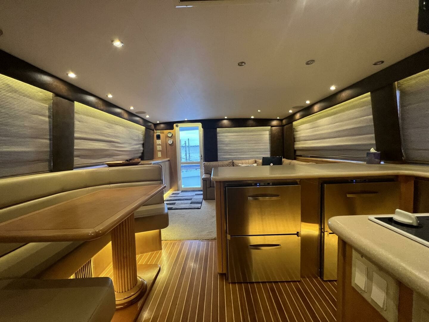 1999 Hatteras 60 Convertible - Image 24