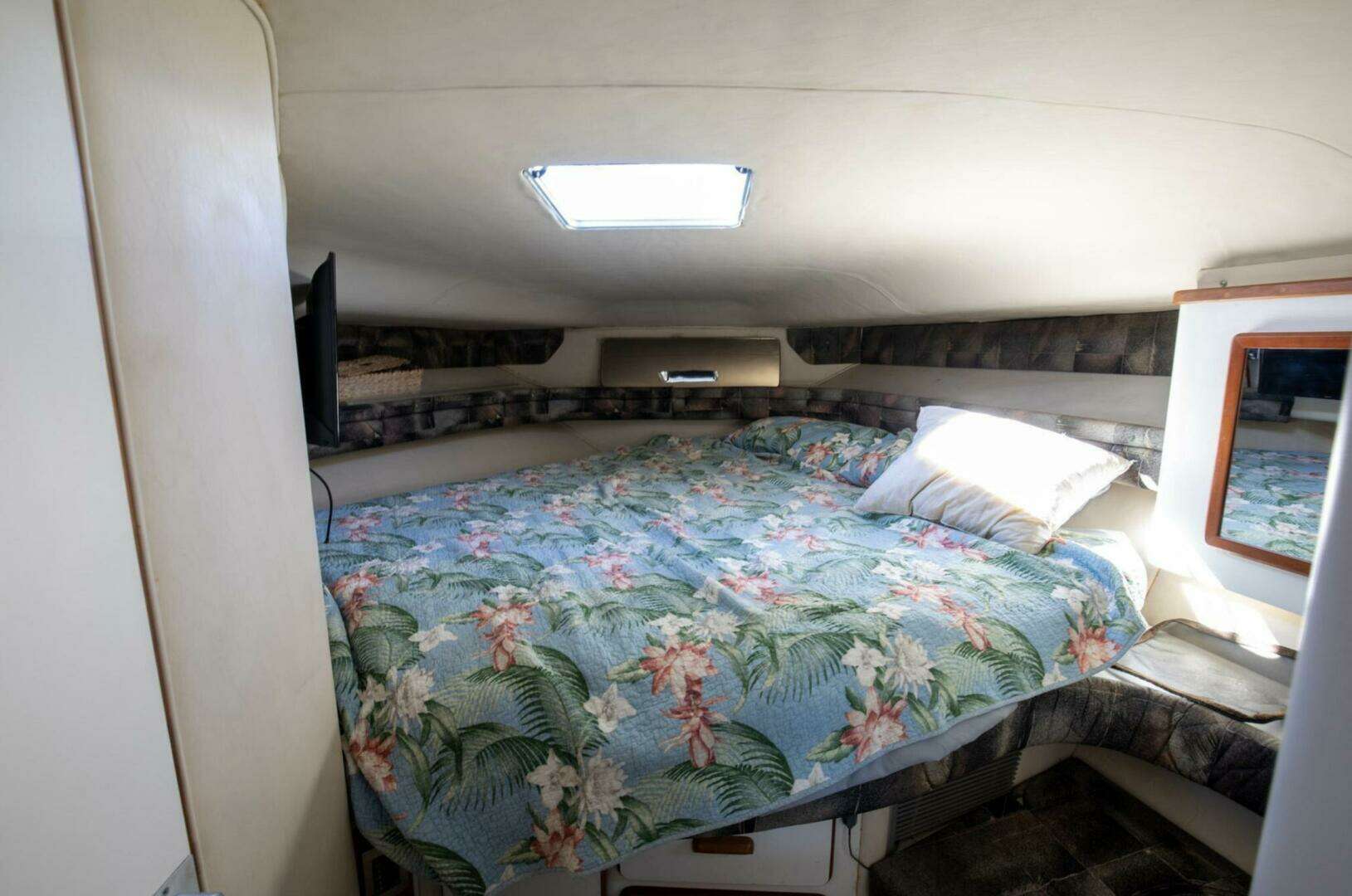 1990 Sea Ray 420 Sundancer - Image 29