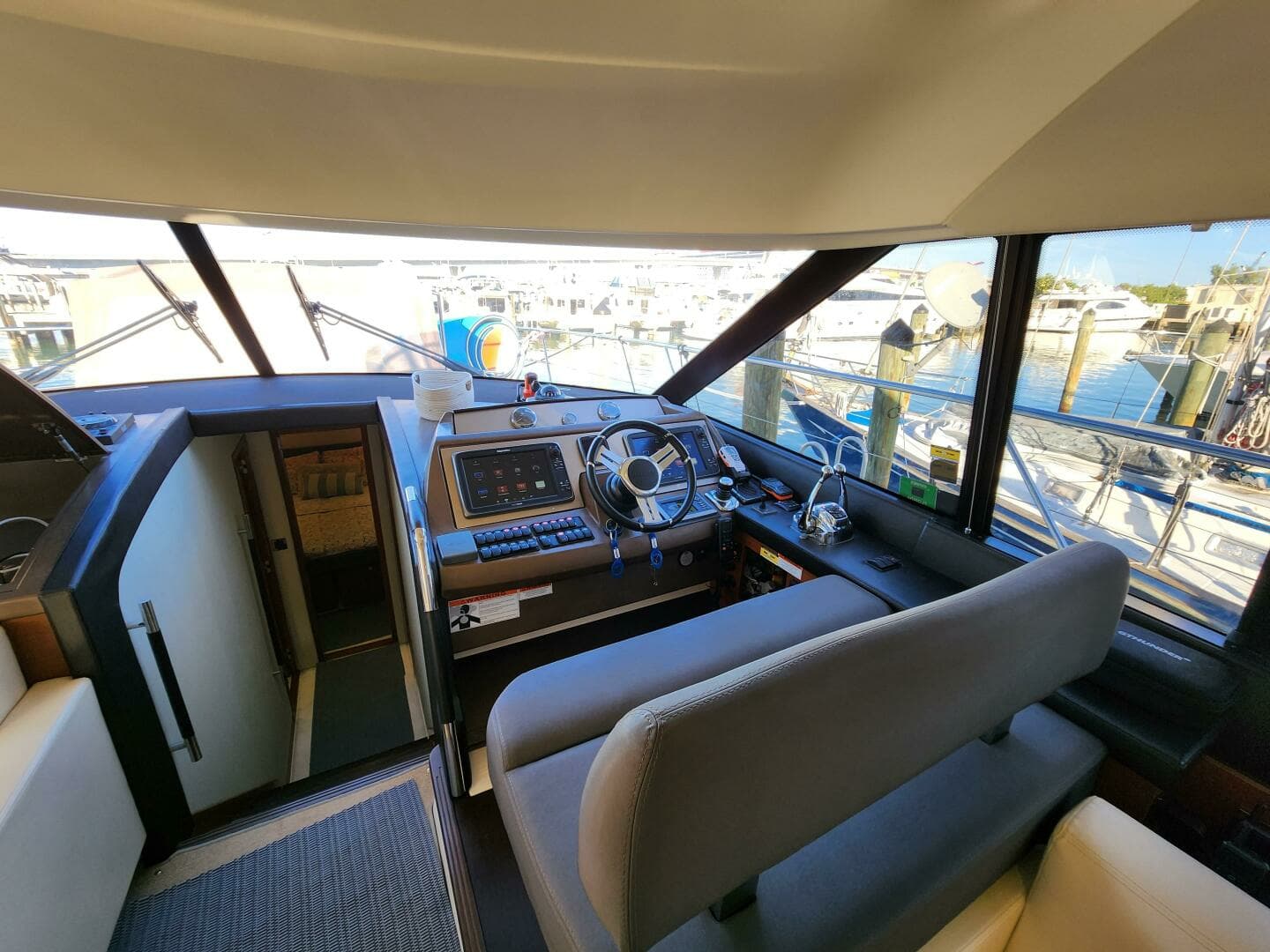 2014 Prestige 550 - Image 21