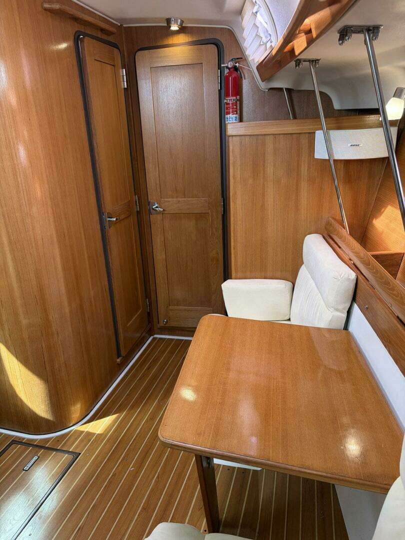 2004 Catalina 350 - Image 22