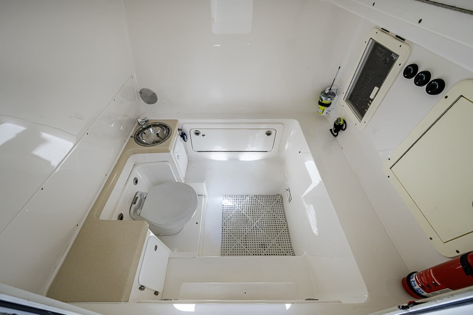 2015 Invincible 42 Open Fisherman - Image 12