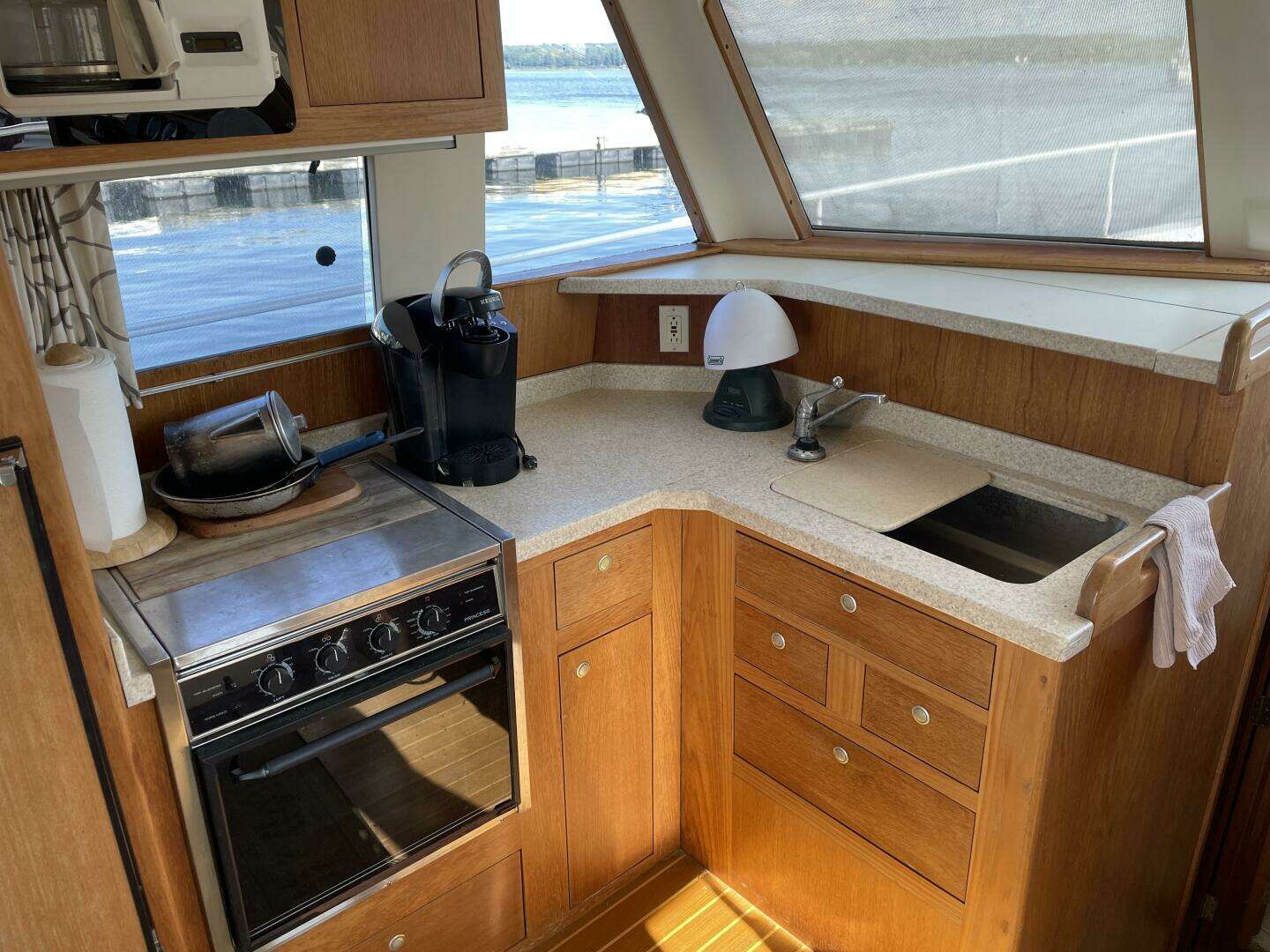 2000 Mainship 390 - Image 8