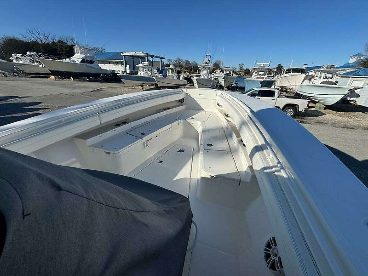 2022 Regulator 31 FS - Image 14