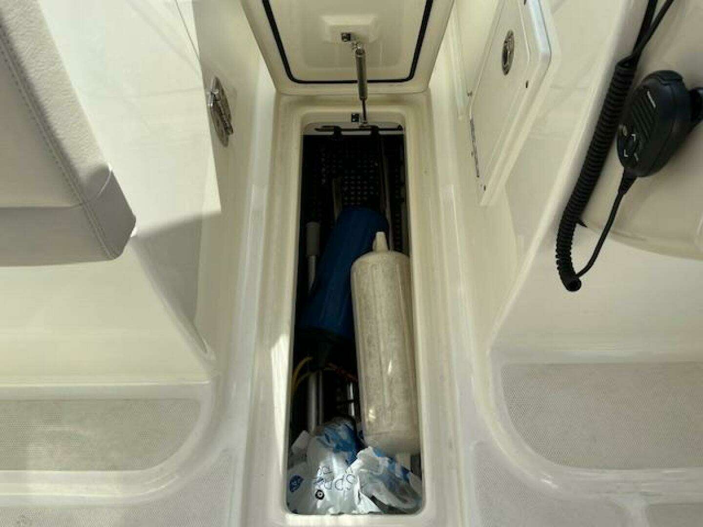 2018 Boston Whaler 270 Vantage - Image 22
