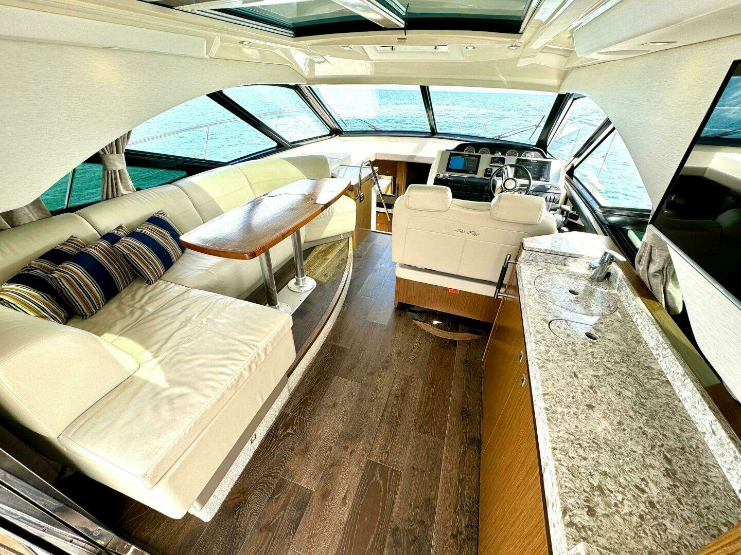 2017 Sea Ray 510 Sundancer - Image 14