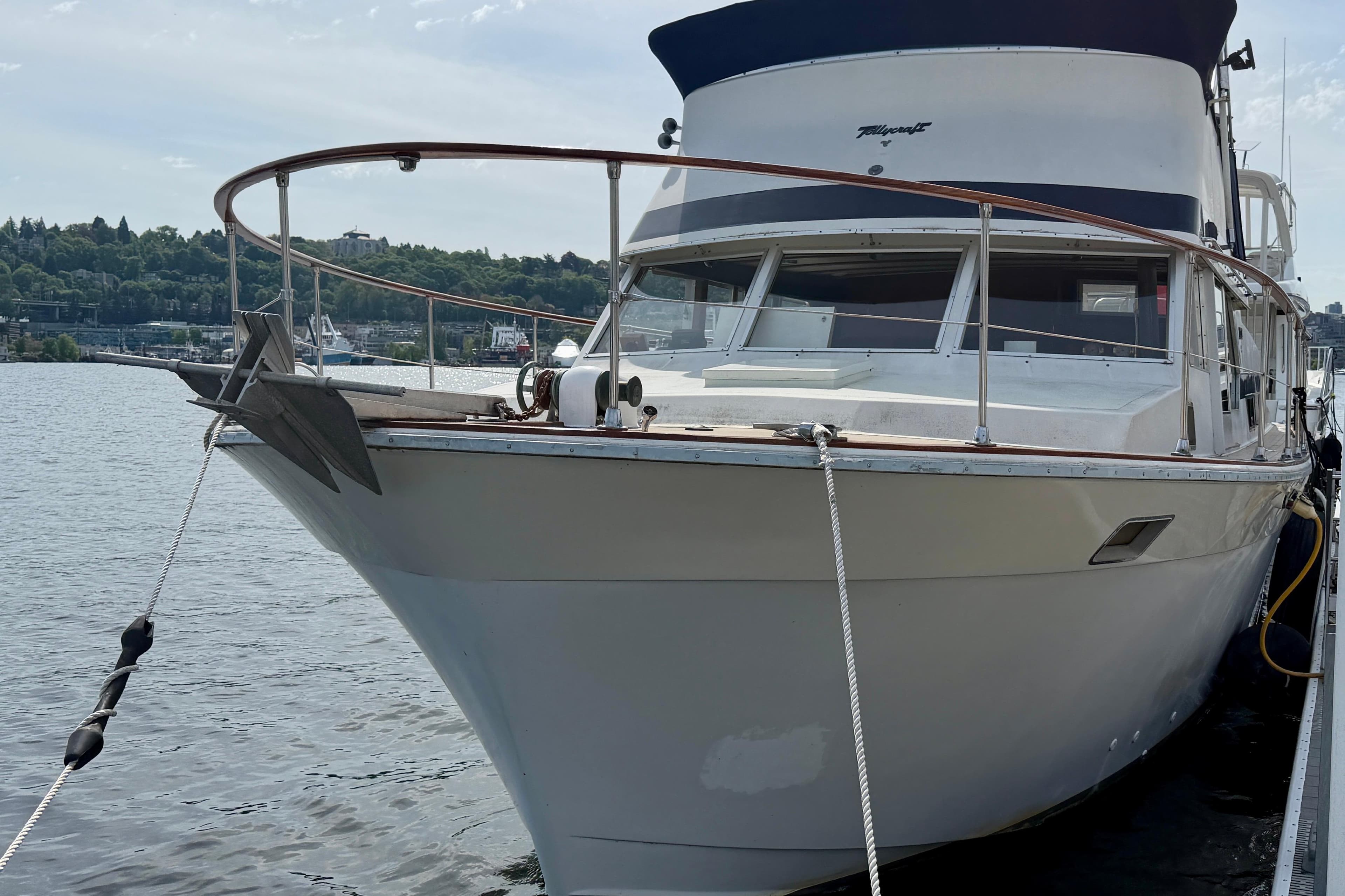1972 Tollycraft 40 Tri-Cabin Motor Yacht