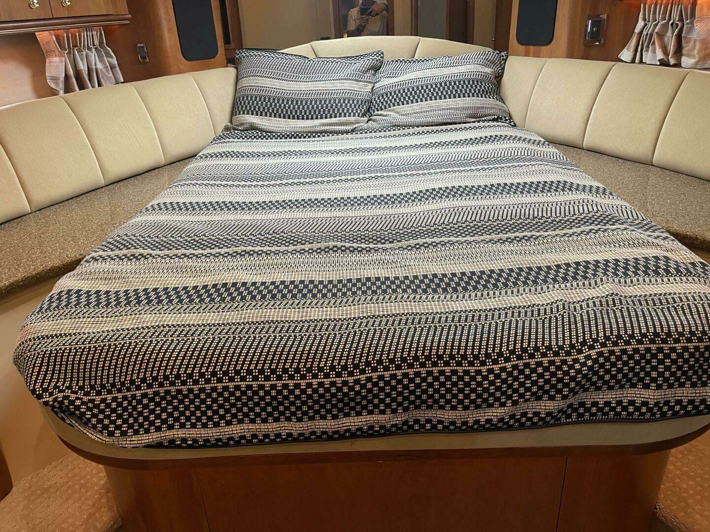 2001 Cruisers Yachts 5000 Pilothouse - Image 14