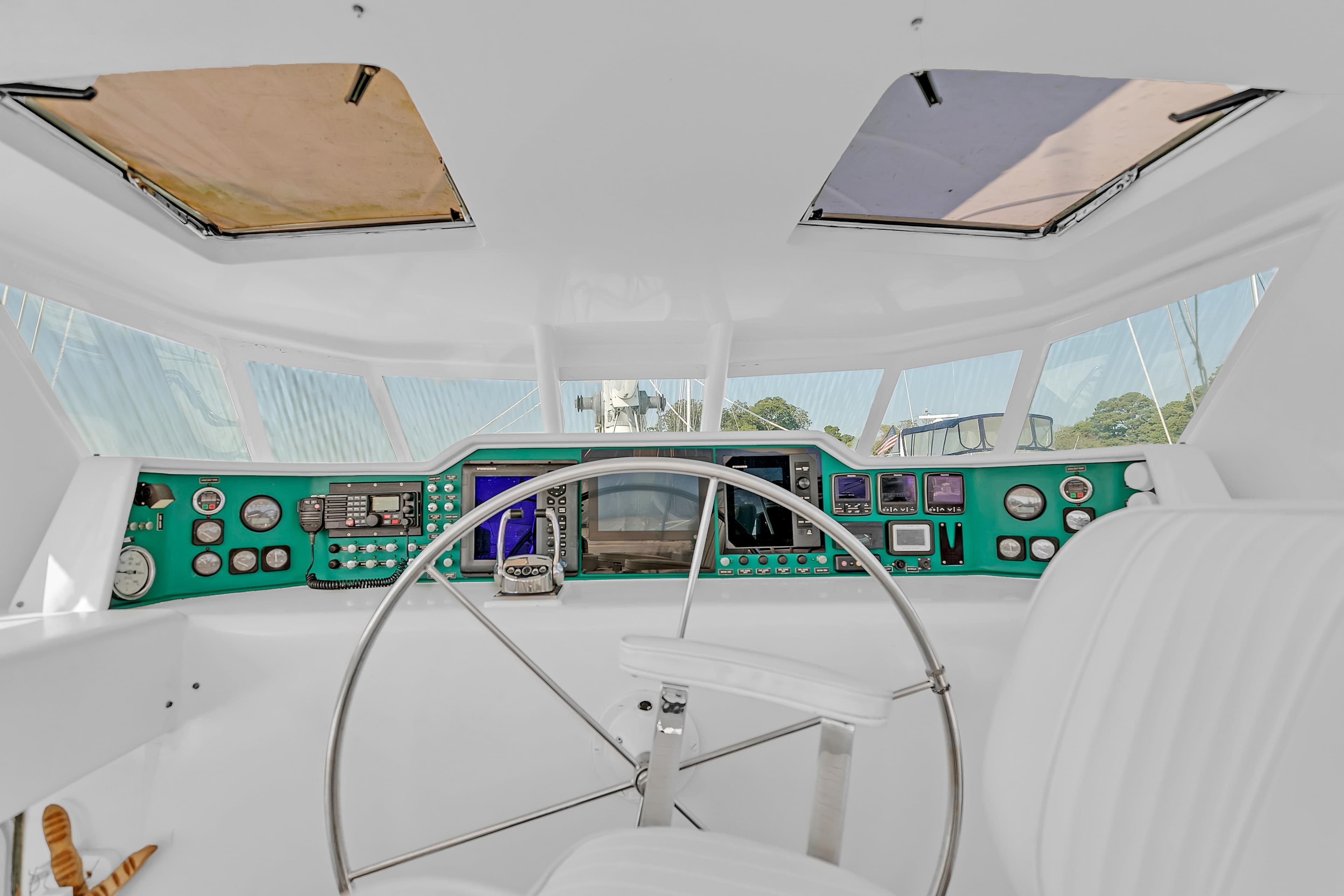 Sailing yacht Kelsall Manannan Custom 1988 helm station