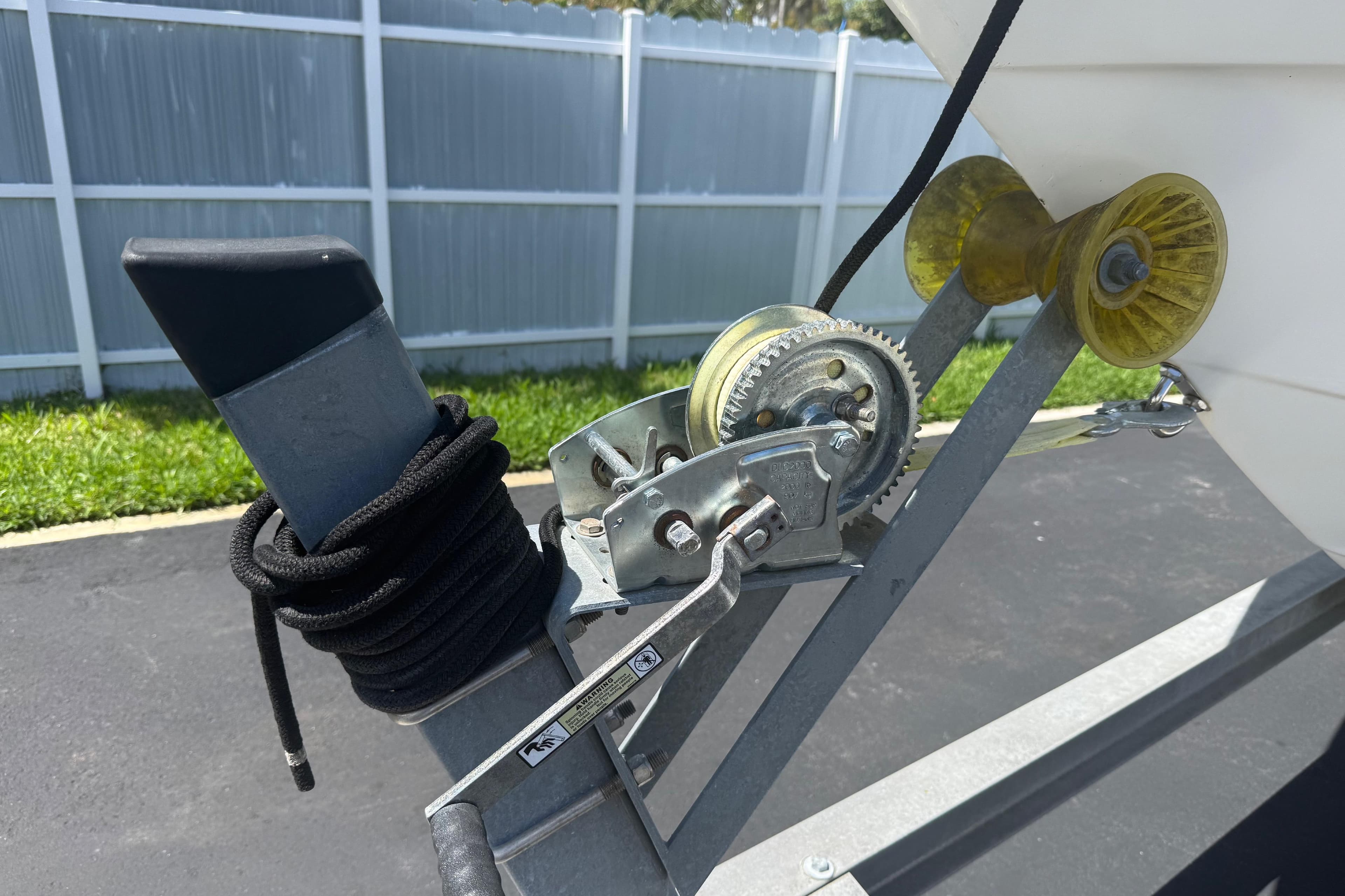 Boat trailer winch system with rope and rollers, Concept 27 model, 2015.
