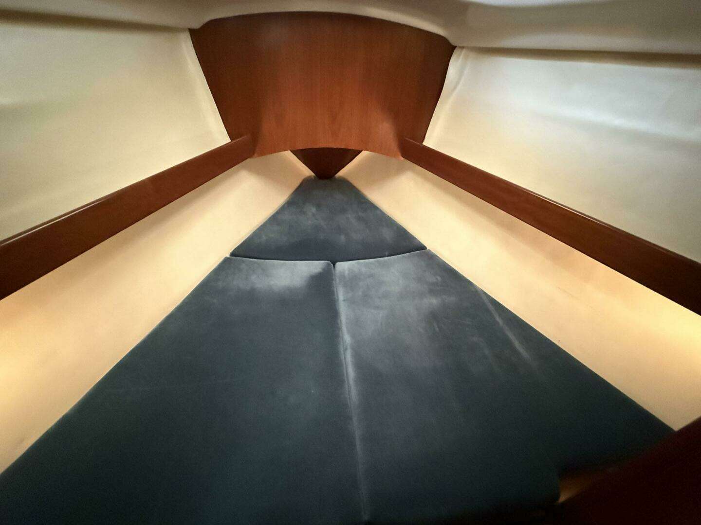 1998 Beneteau OCEANIS 352 - Image 19