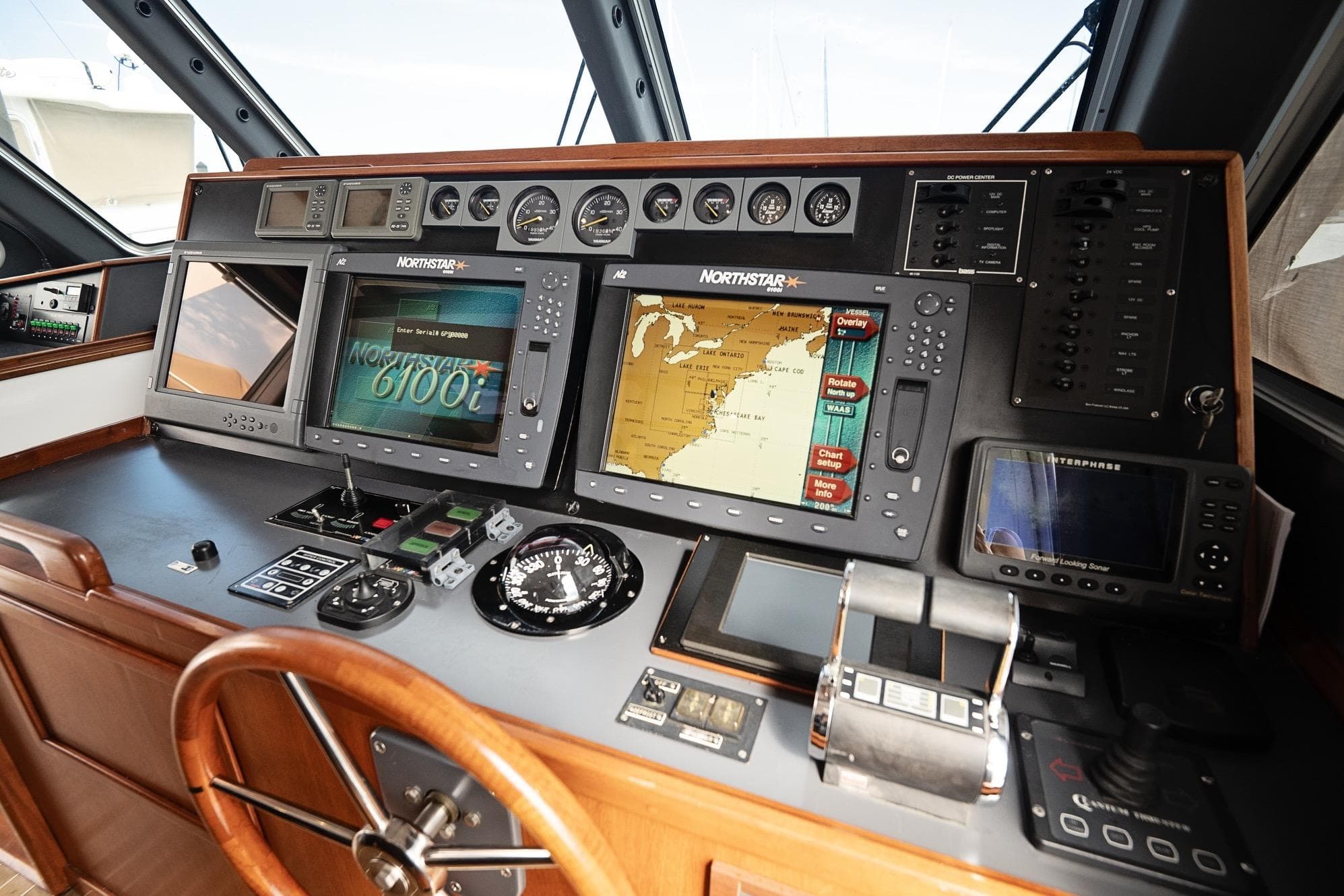Pilot Cruiser Expedition 2007 yacht dashboard with navigation and control systems.