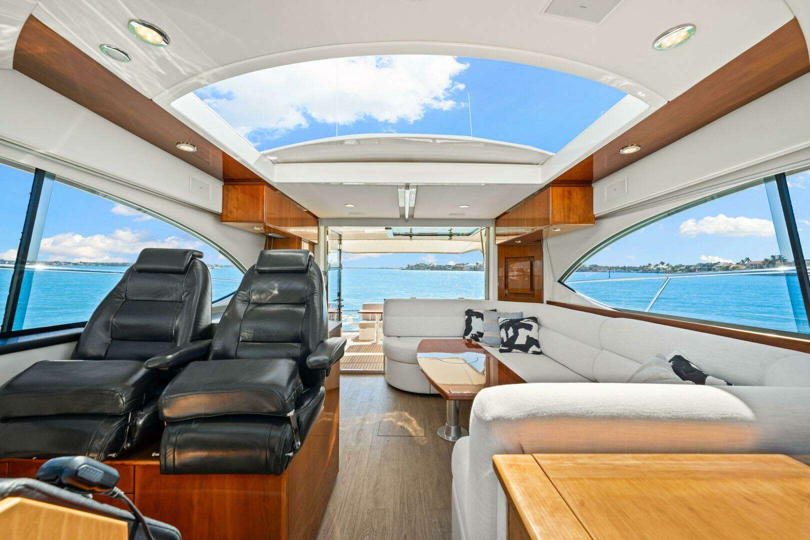 2016 Riviera 5000 Sport Yacht - Image 67