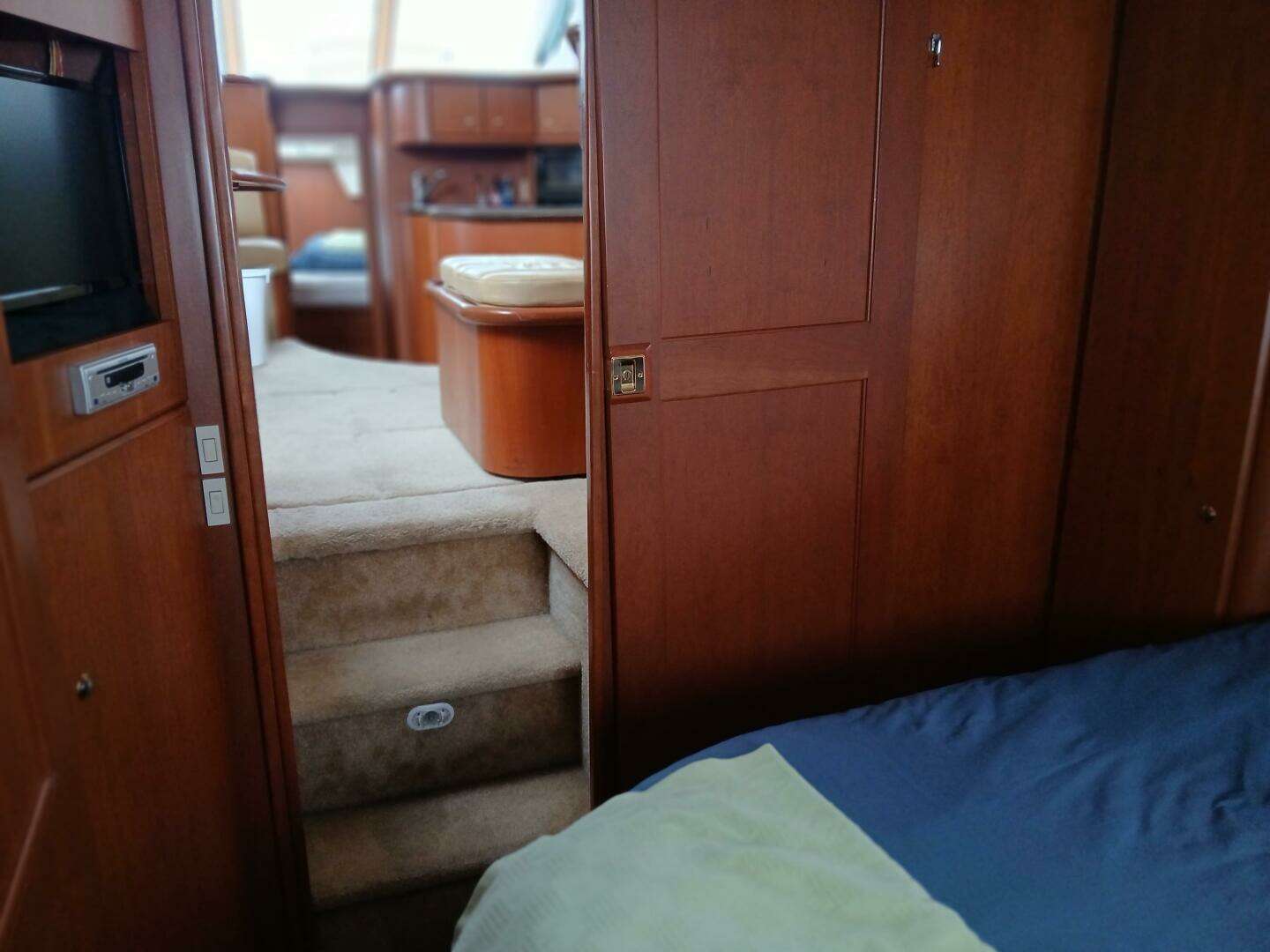 2006 Silverton 35 Motor Yacht - Image 28