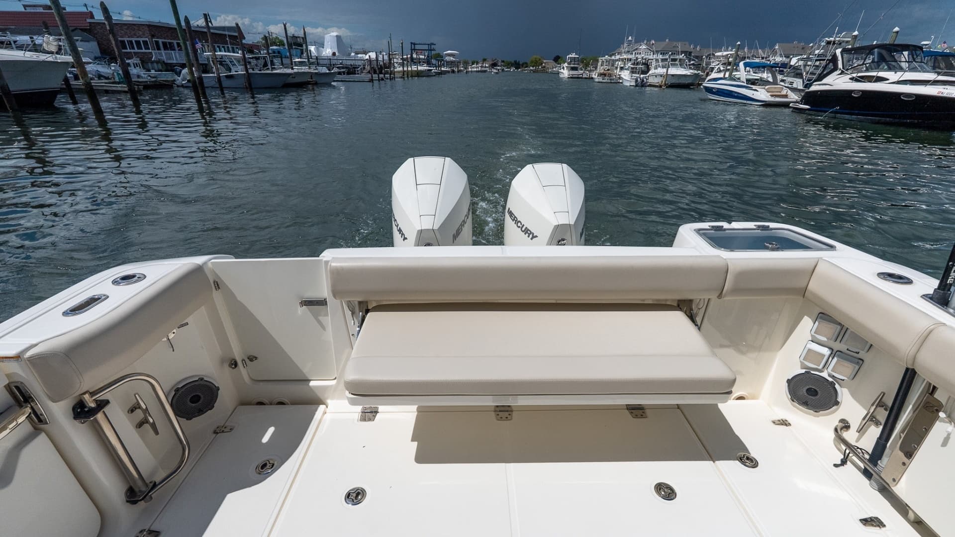2020 Boston Whaler 325 Conquest - Image 10