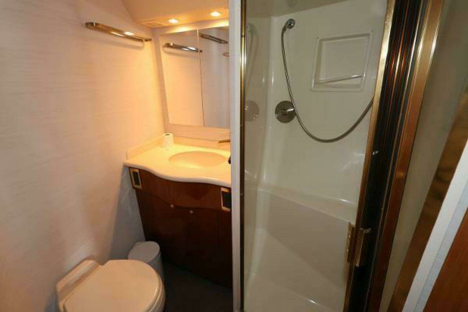 2005 Viking 52 Convertible - Image 25