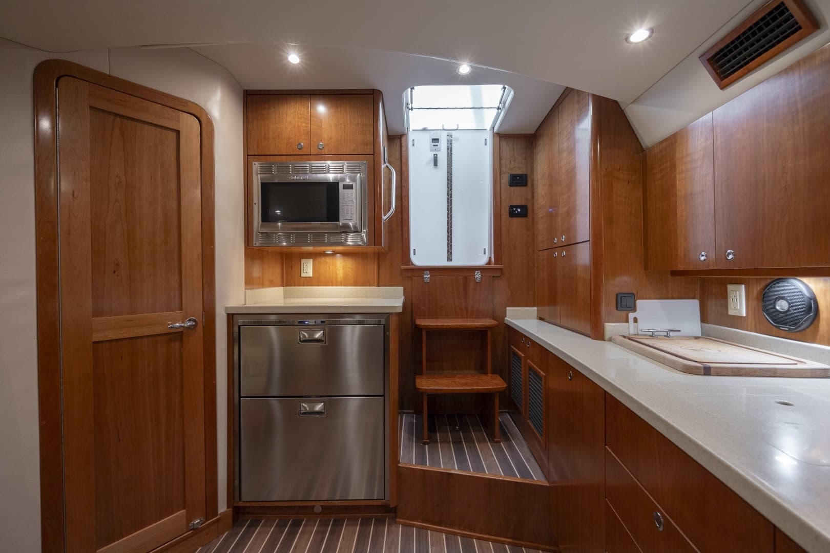 2019 Albemarle 410 Express Fisherman - Image 19