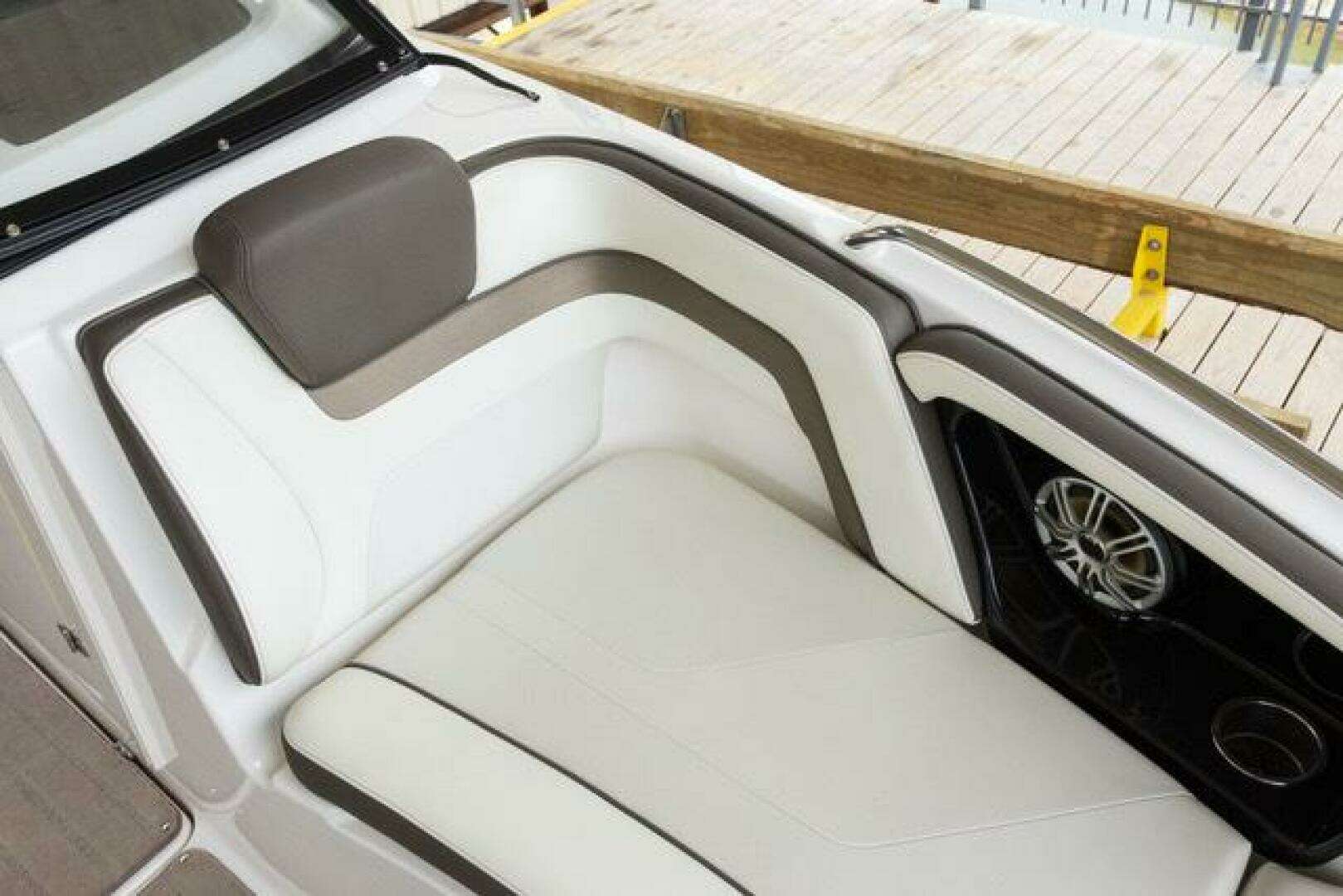 2016 Yamaha Boats 242 Limited E-Series - Image 36