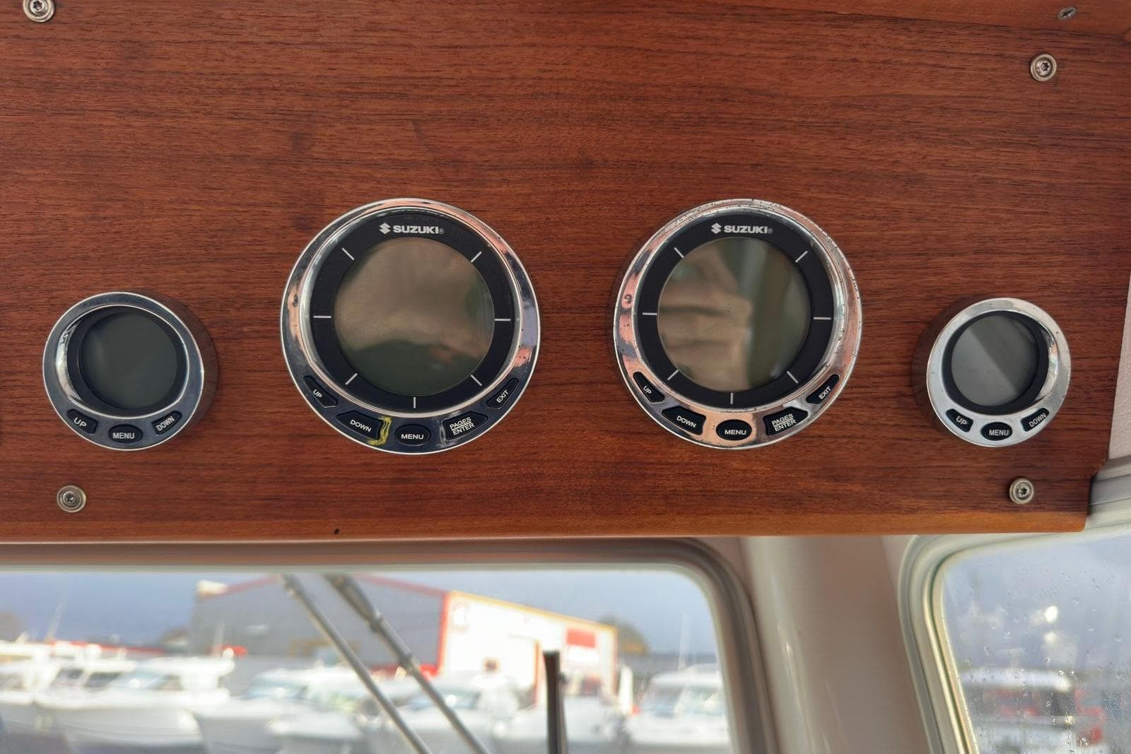 Control panel of a 2012 Targa 27.1 GT boat with Suzuki gauges.