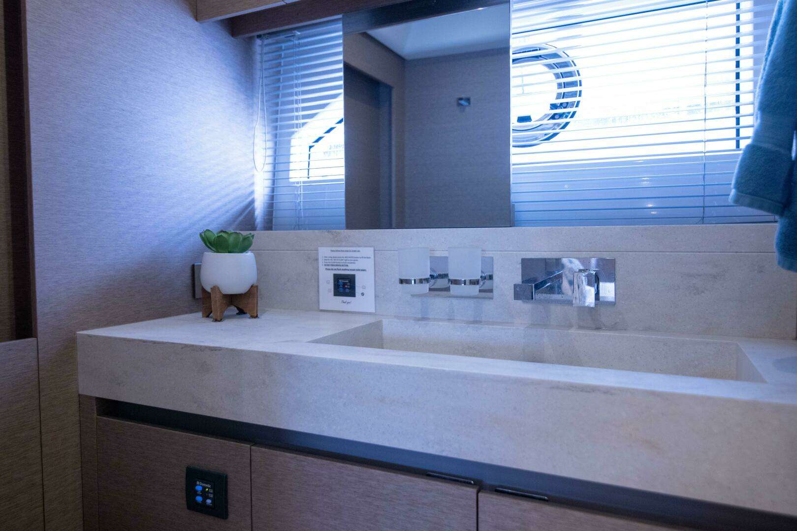 2018 Prestige 680 Flybridge - Image 32