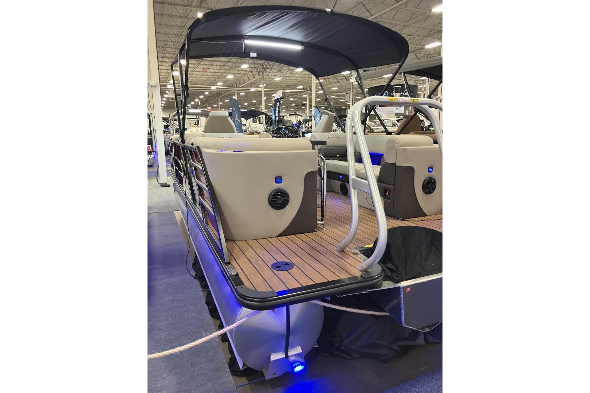 2026 Bentley Pontoons 223 Elite Admiral with sleek design and modern features.