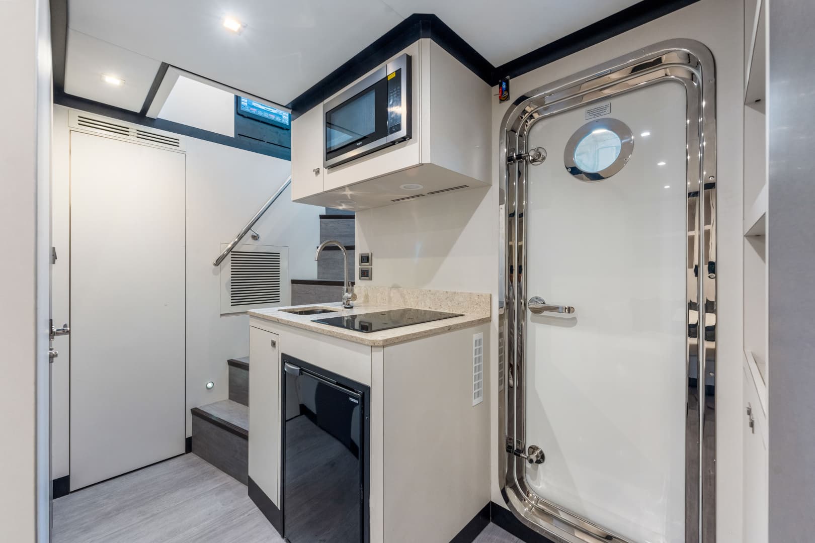 2023 Ocean Alexander 27R - Image 58